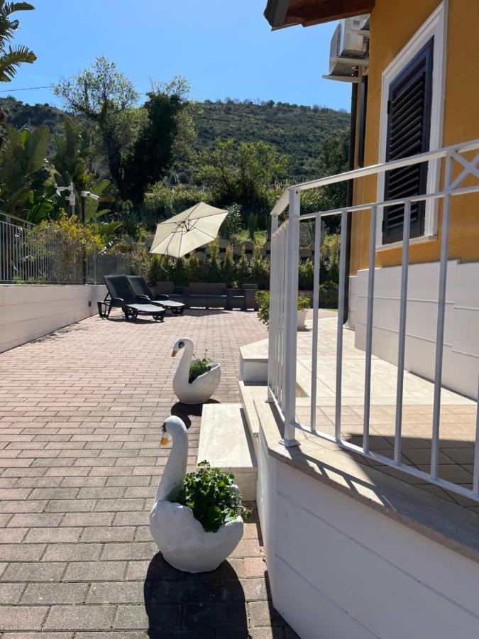 Residenza De Luca B&B Тропеа Екстериор снимка